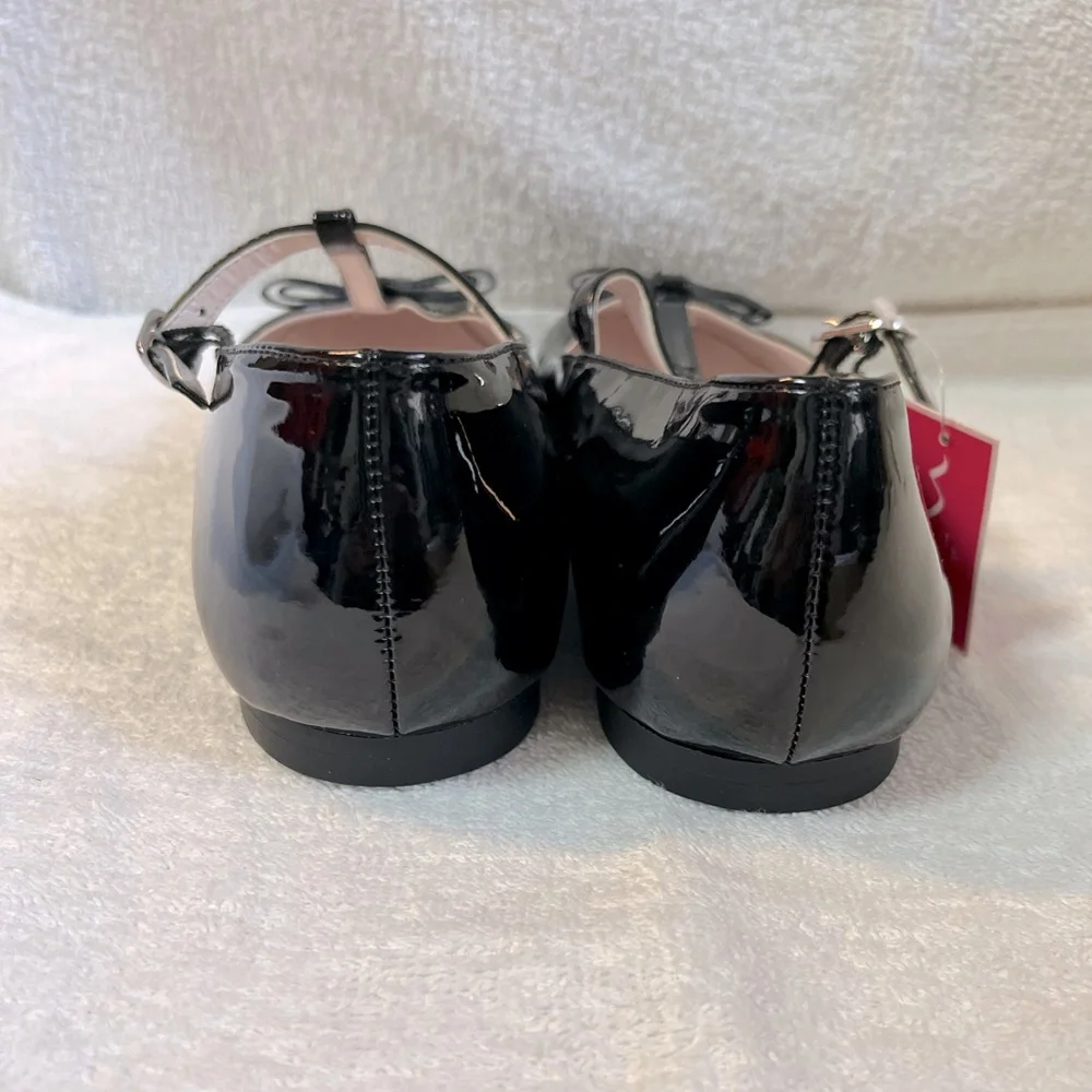 NWT Nina black patent leather Mary Jane’s shoes in size 4
